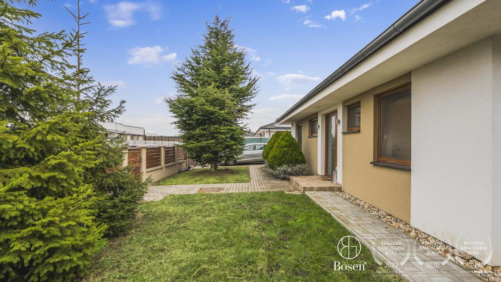 BOSEN | Rodinný bungalov s garážou na súkromnej ulici – Dubová, Miloslavov, 104 m2