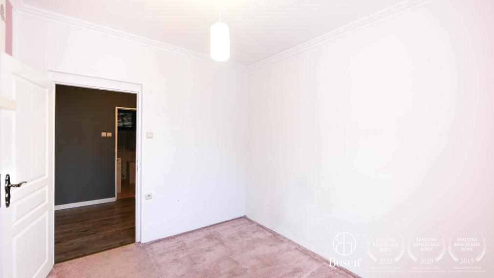 BOSEN | Na predaj priestranný 4-izb. RD v tichej časti mesta