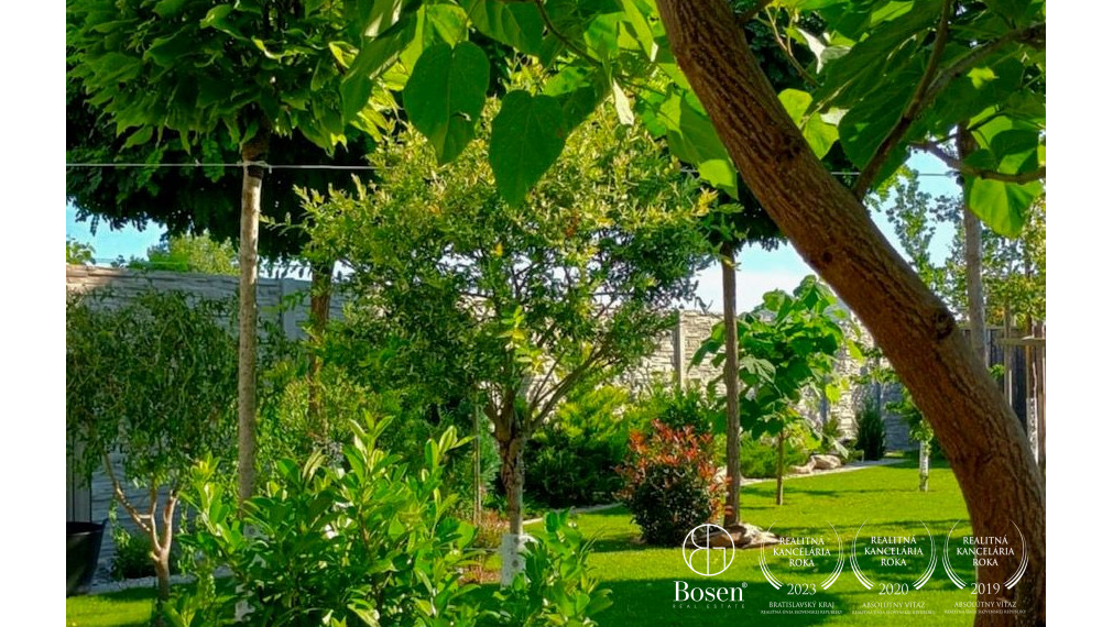 BOSEN | Bývanie v RD s veľkou záhradou a vlastným parkoviskom, len 13 km od Bratislavy