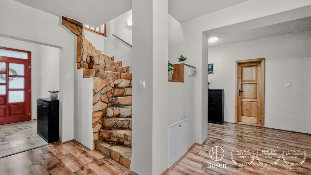 BOSEN | Prízemný rodinný dom s obytným podkrovím, Tornaľa, 604m2.