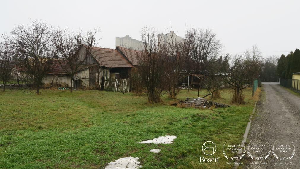 BOSEN | Pozemok s potenciálom pre výstavbu rodinných domov