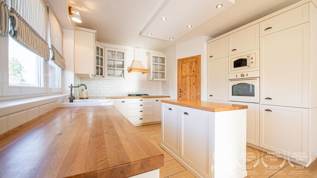 BOSEN | Na predaj 5i RD s pozemkom 1517m2 - Trenčianska Teplá, časť Príles