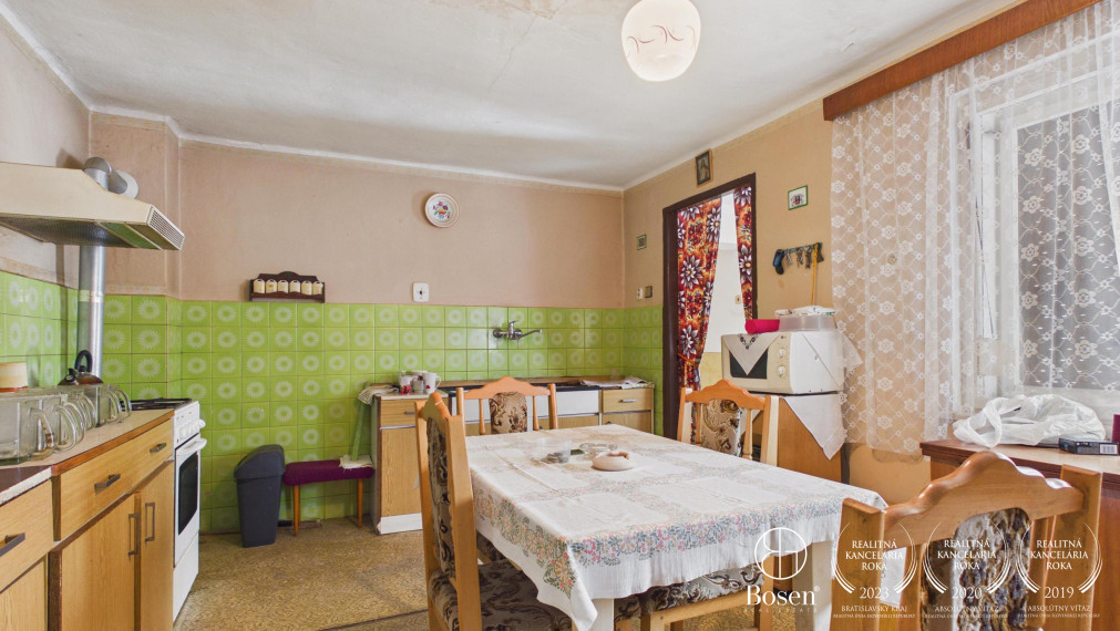 BOSEN | Na predaj rodinný dom v obci Závod