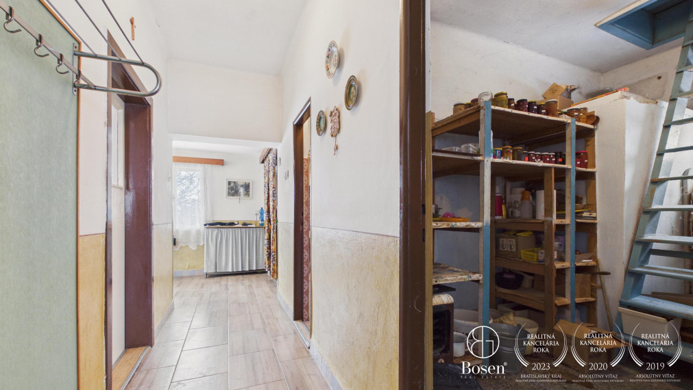 BOSEN | Na predaj rodinný dom v obci Závod