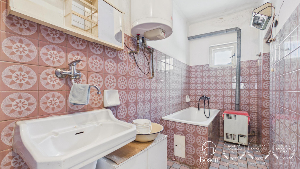 BOSEN | Na predaj rodinný dom v obci Závod