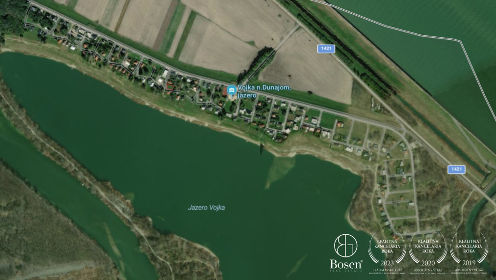 BOSEN | Stavebný pozemok s projektom priamo pri Vojčianskom jazere