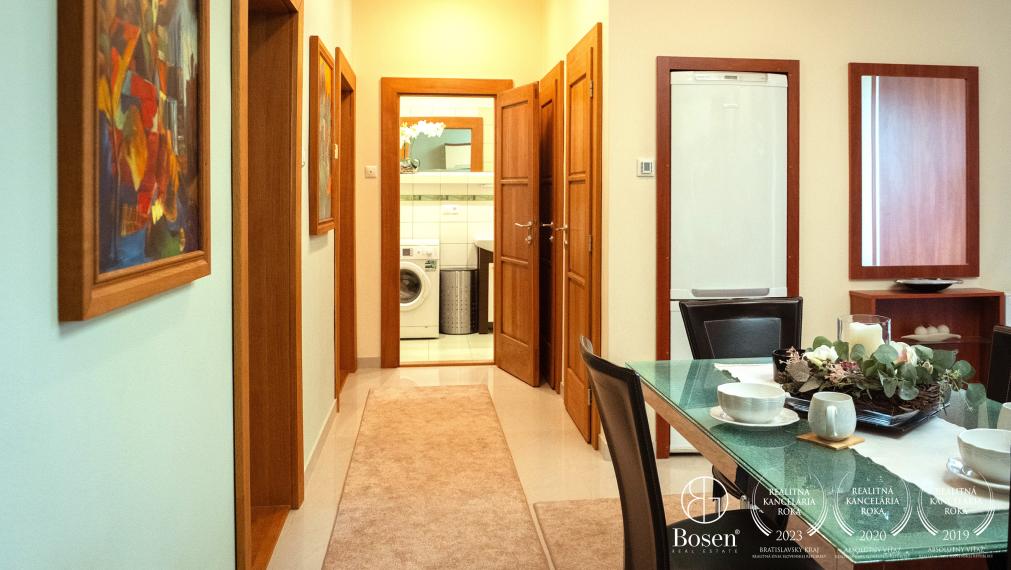 BOSEN | Štýlový 4i byt s krbom a dušou v centre