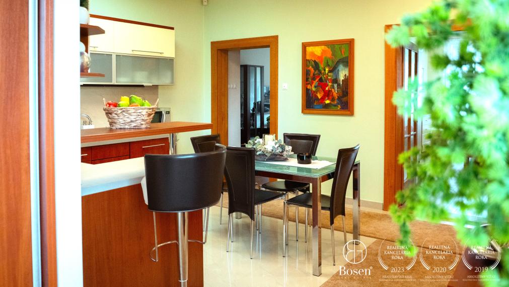 BOSEN | Štýlový 4i byt s krbom a dušou v centre