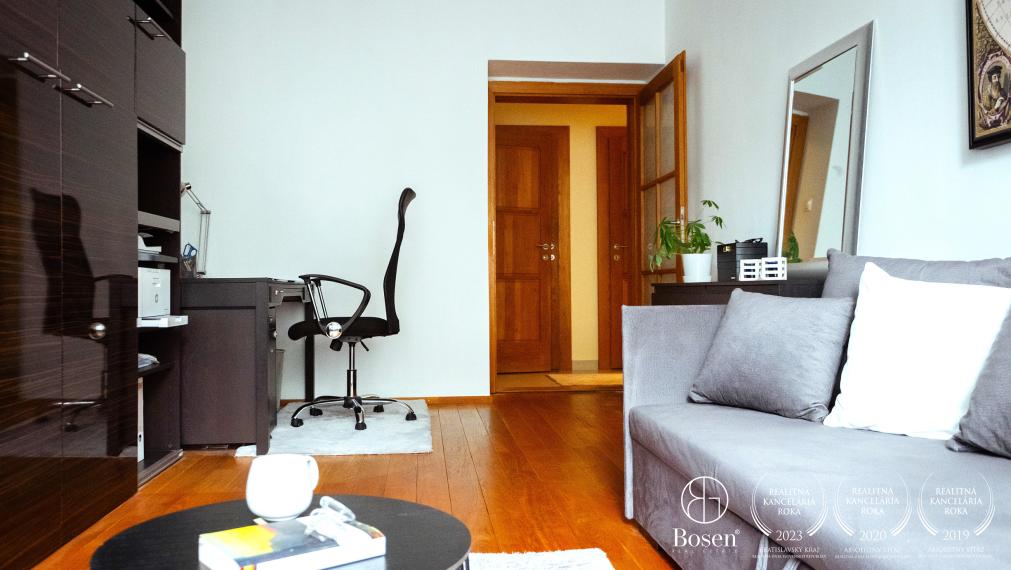 BOSEN | Štýlový 4i byt s krbom a dušou v centre