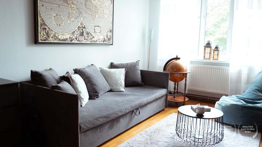 BOSEN | Štýlový 4i byt s krbom a dušou v centre