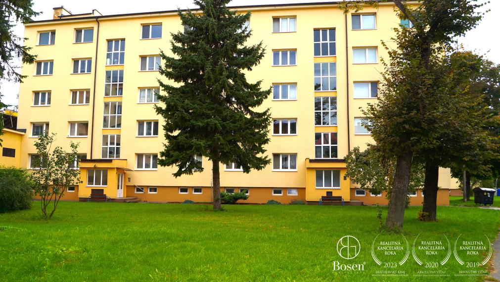 BOSEN | 3i tehlový byt s loggiou, širšie centrum, 87 m2