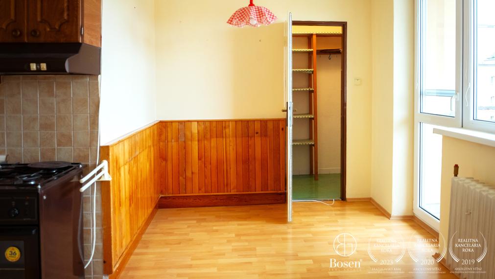 BOSEN | 3i tehlový byt s loggiou, širšie centrum, 87 m2