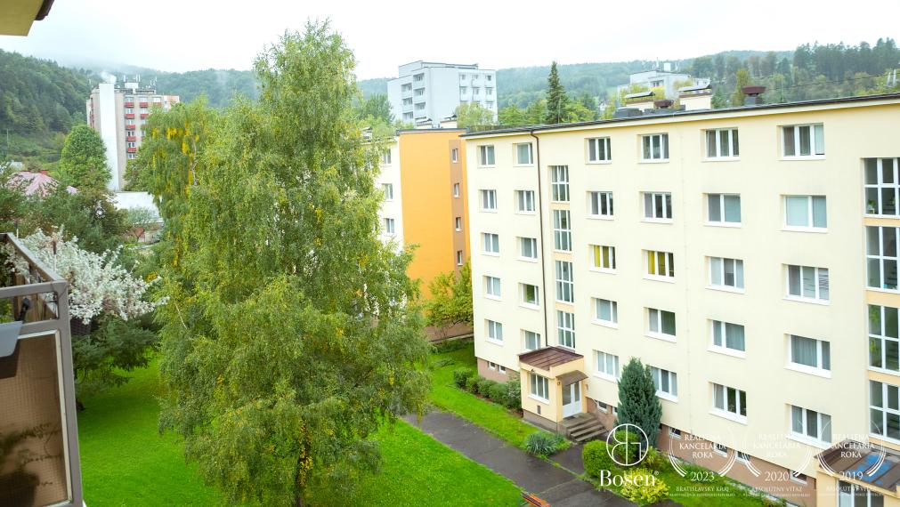 BOSEN | 3i tehlový byt s loggiou, širšie centrum, 87 m2