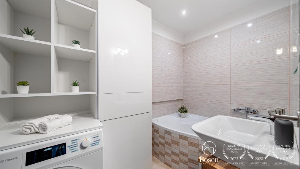 ARISE | Na prenájom svetlý 3-izbový byt s loggiou, Modra