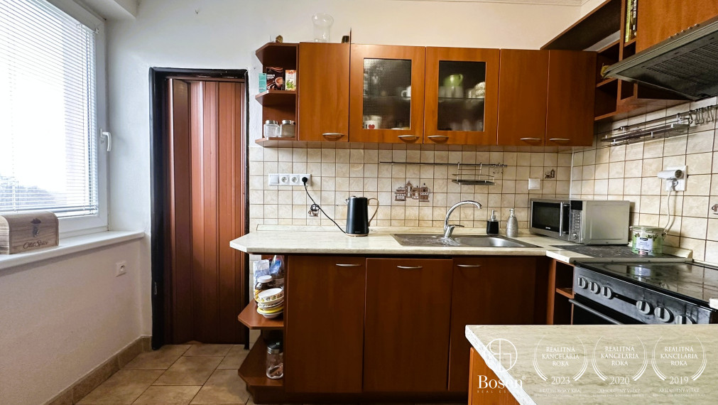 LOYALTERS |  4-izbový byt s garážou a záhradou v Lutile