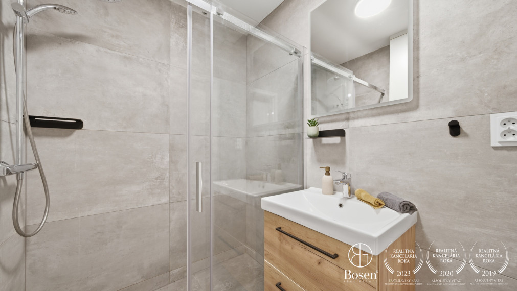 BOSEN | 2 izbový byt blízko centra mesta v tichej ulici, Lermontovova, 55 m²