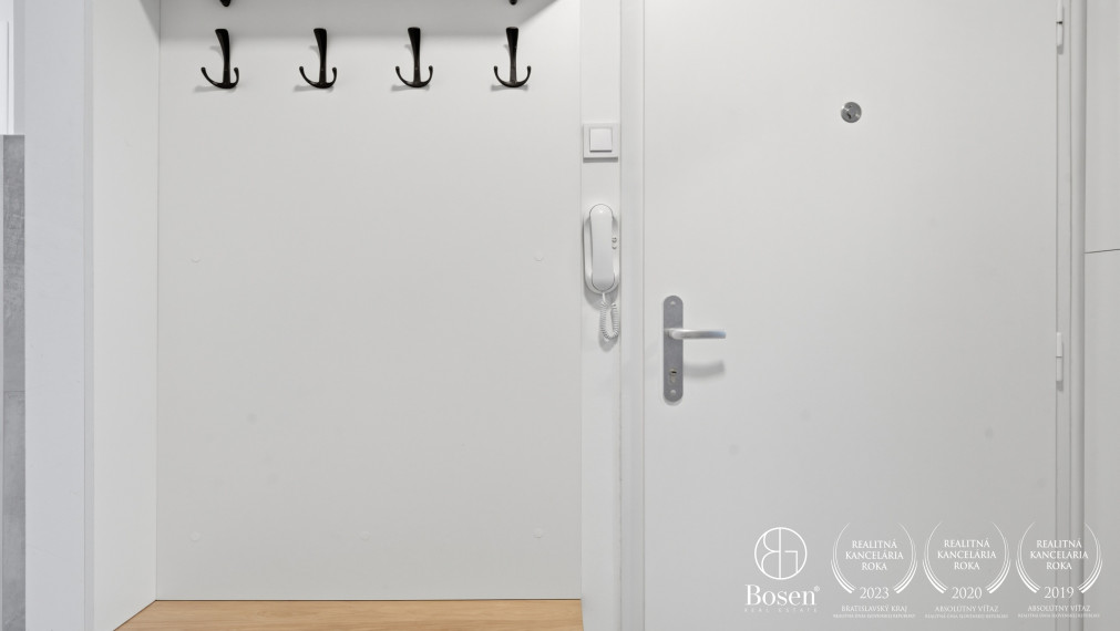 BOSEN | 2 izbový byt blízko centra mesta v tichej ulici, Lermontovova, 55 m²