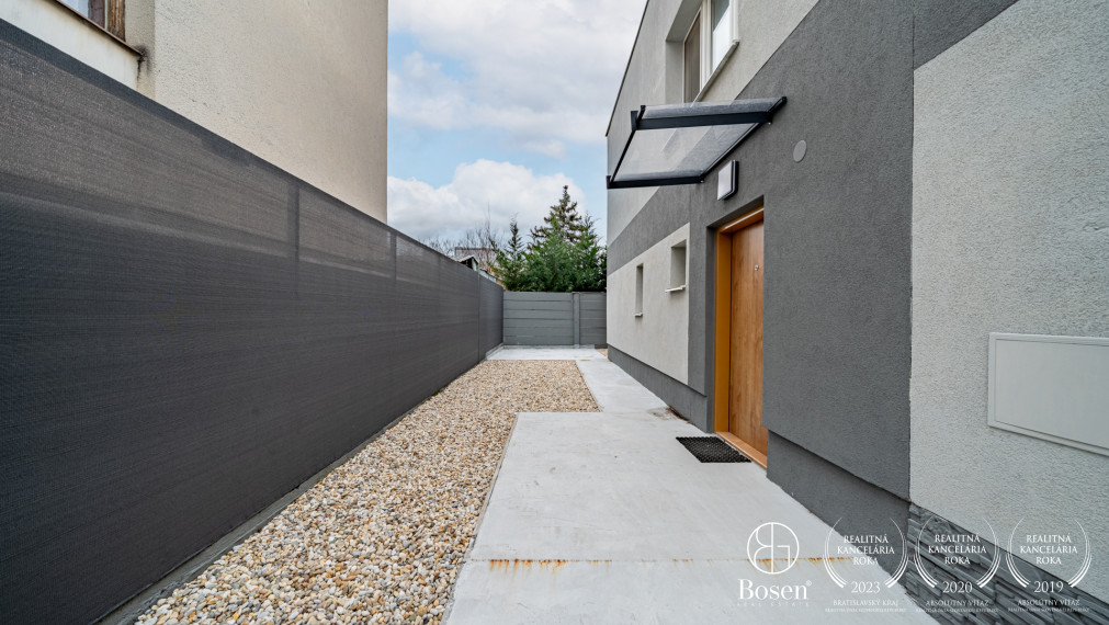 Priestranný 6-izbový rodinný dom s pozemkom 448m2, Piešťany