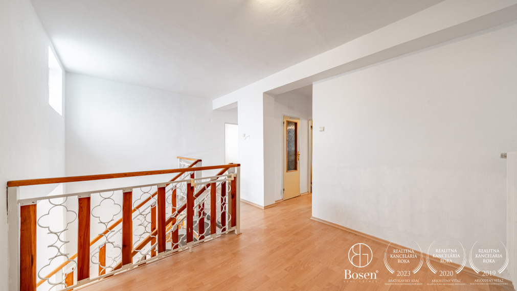 Priestranný 6-izbový rodinný dom s pozemkom 448m2, Piešťany