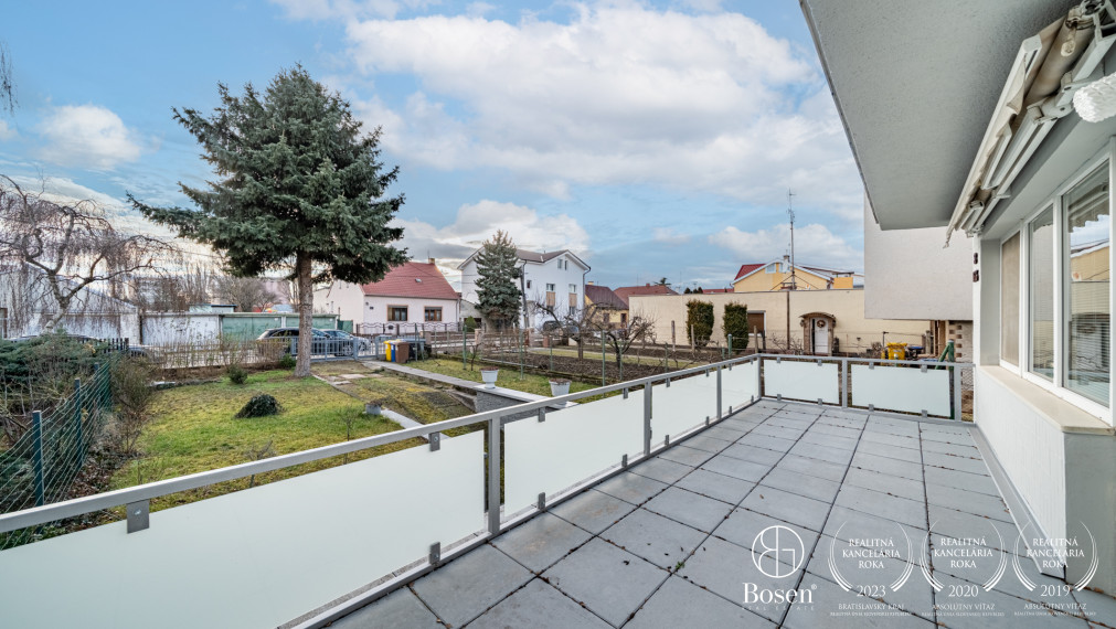 Priestranný 6-izbový rodinný dom s pozemkom 448m2, Piešťany