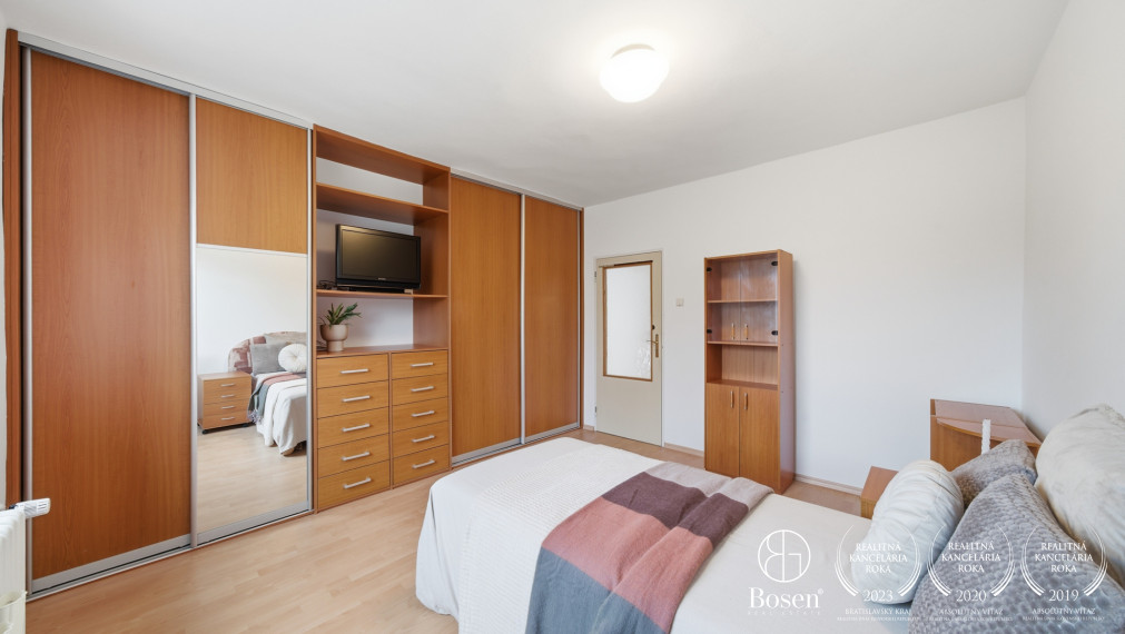 Priestranný 6-izbový rodinný dom s pozemkom 448m2, Piešťany