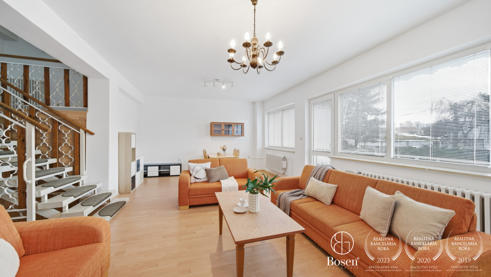 Priestranný 6-izbový rodinný dom s pozemkom 448m2, Piešťany