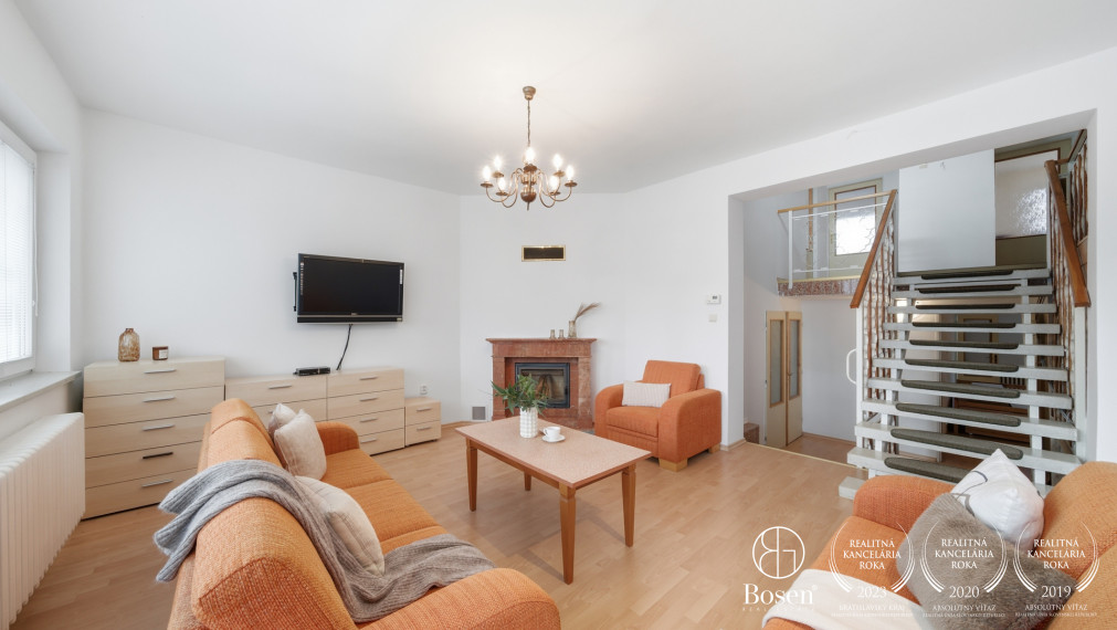 Priestranný 6-izbový rodinný dom s pozemkom 448m2, Piešťany