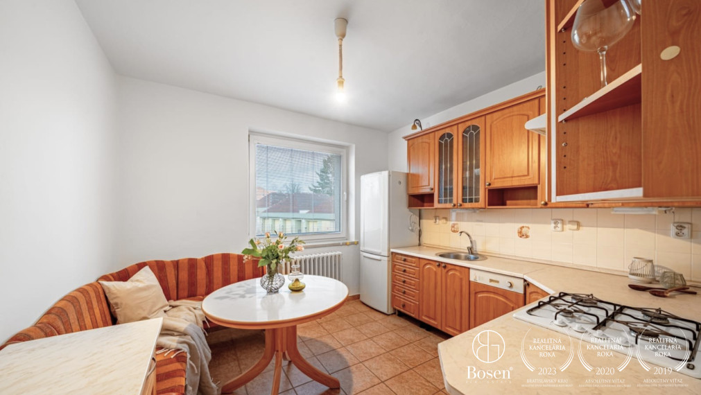 Priestranný 6-izbový rodinný dom s pozemkom 448m2, Piešťany