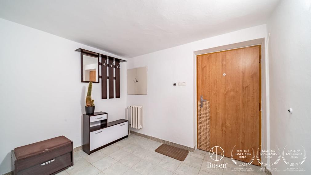 Priestranný 6-izbový rodinný dom s pozemkom 448m2, Piešťany