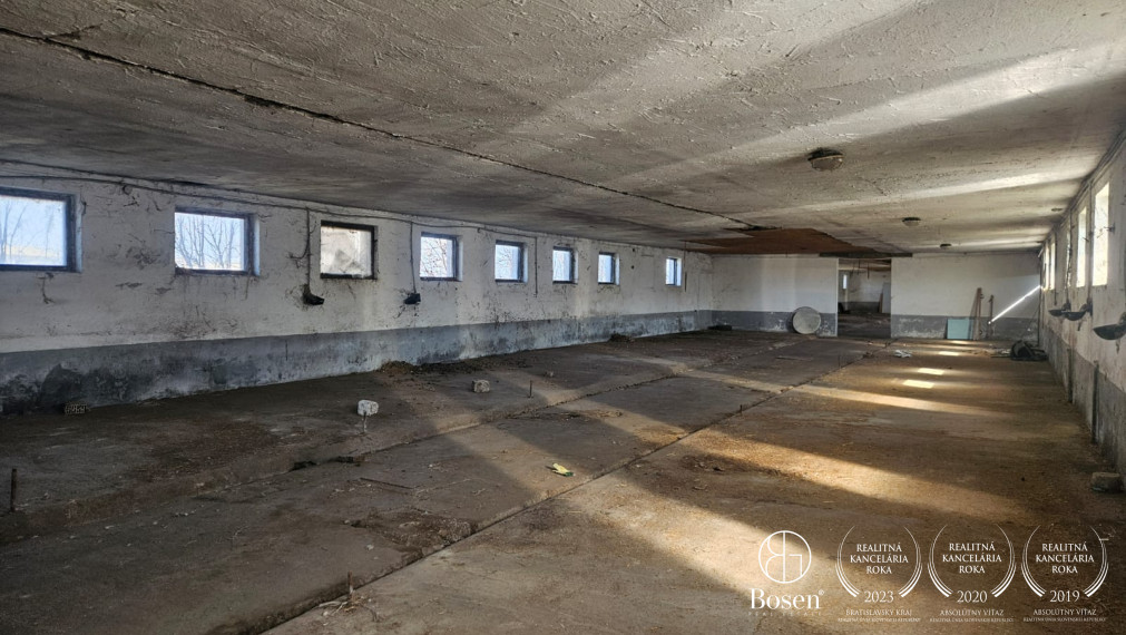 BOSEN | Priemyselný areál s 3 budovami, Kostolné Kračany – 18069 m²