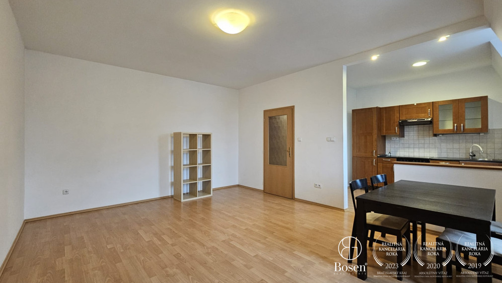 BOSEN | Prenájom: 2 IZBOVÝ BYT V TEHLOVOM DOME, 58 M2, CENTRUM