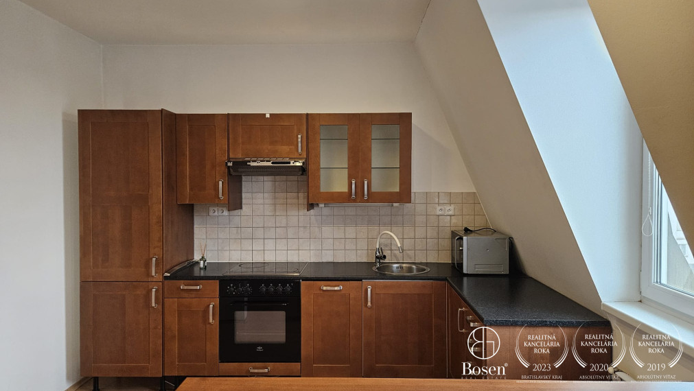 BOSEN | Prenájom: 2 IZBOVÝ BYT V TEHLOVOM DOME, 58 M2, CENTRUM