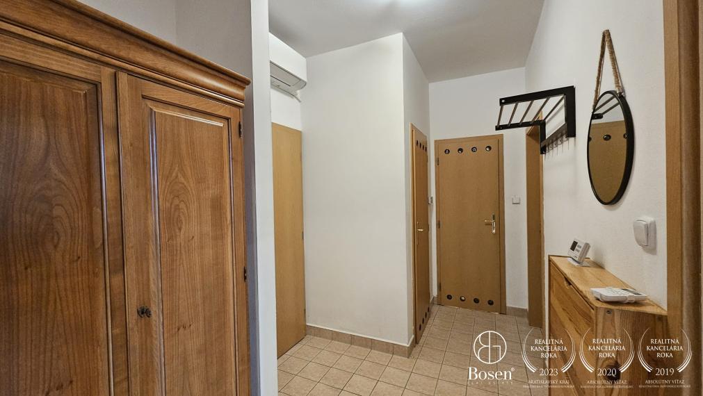 BOSEN | Prenájom: 2 IZBOVÝ BYT V TEHLOVOM DOME, 58 M2, CENTRUM