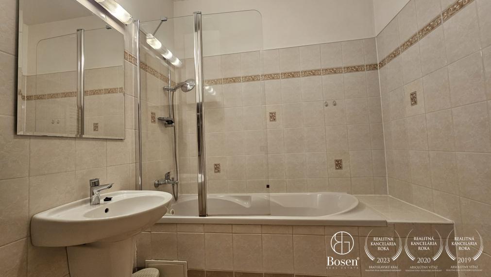 BOSEN | Prenájom: 2 IZBOVÝ BYT V TEHLOVOM DOME, 58 M2, CENTRUM