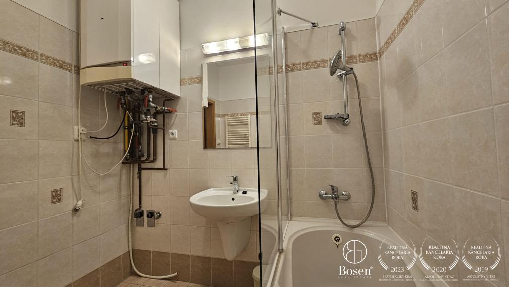 BOSEN | Prenájom: 2 IZBOVÝ BYT V TEHLOVOM DOME, 58 M2, CENTRUM