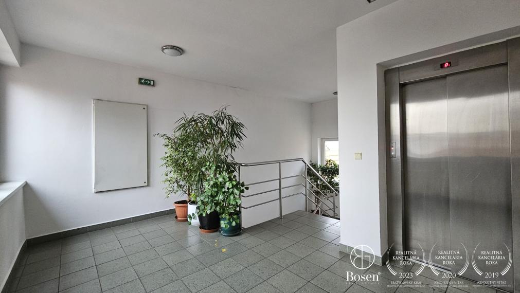 BOSEN | Prenájom: 2 IZBOVÝ BYT V TEHLOVOM DOME, 58 M2, CENTRUM