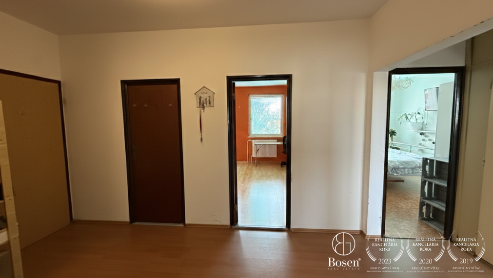 BOSEN | Praktický 4 izb.byt s loggiou a pivnicou, pôvodný stav, Vrakuňa, Vŕbová, 84 m2