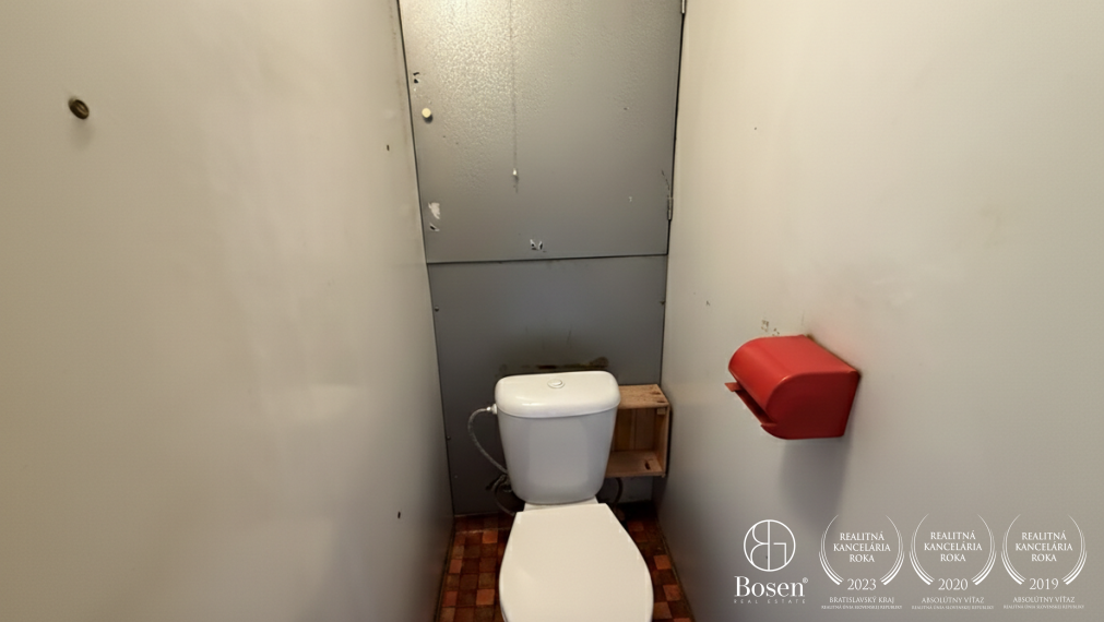 BOSEN | Praktický 4 izb.byt s loggiou a pivnicou, pôvodný stav, Vrakuňa, Vŕbová, 84 m2