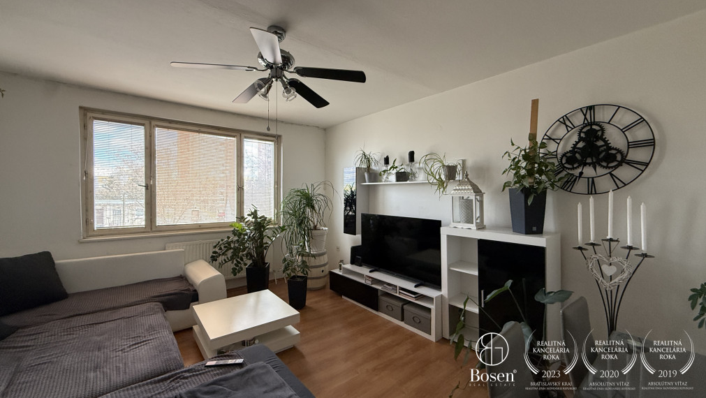 BOSEN | Praktický 4 izb.byt s loggiou a pivnicou, pôvodný stav, Vrakuňa, Vŕbová, 84 m2