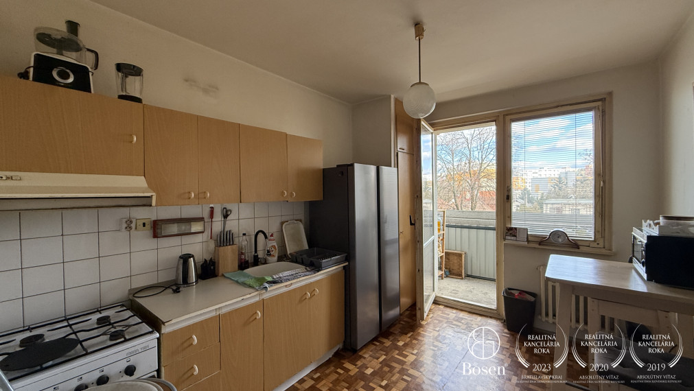 BOSEN | Praktický 4 izb.byt s loggiou a pivnicou, pôvodný stav, Vrakuňa, Vŕbová, 84 m2