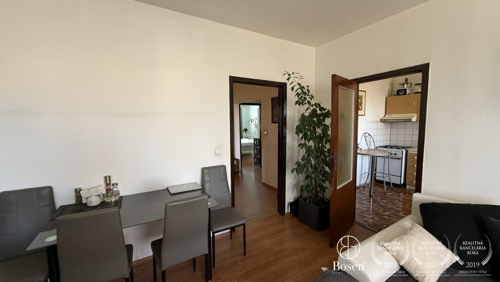 BOSEN | Praktický 4 izb.byt s loggiou a pivnicou, pôvodný stav, Vrakuňa, Vŕbová, 84 m2