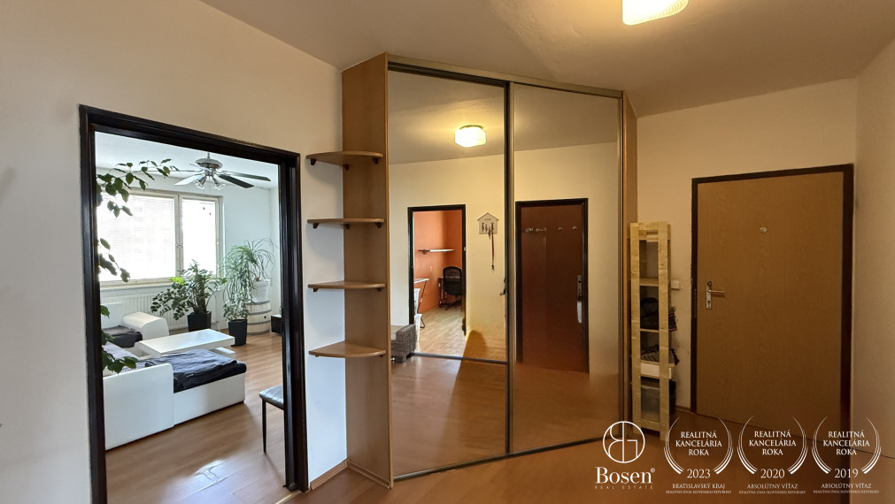 BOSEN | Praktický 4 izb.byt s loggiou a pivnicou, pôvodný stav, Vrakuňa, Vŕbová, 84 m2