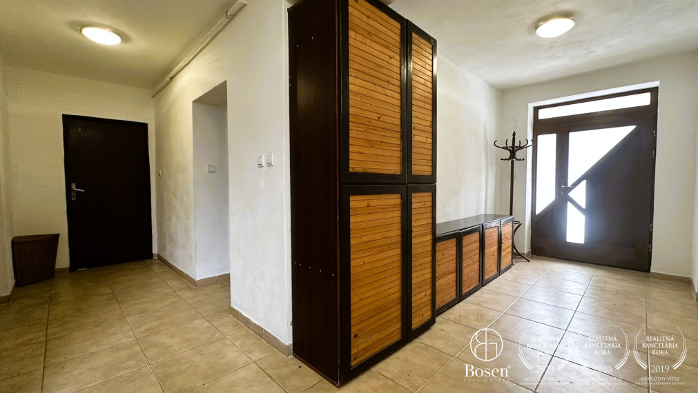 LOYALTERS | Veľký rodinný dom s garážou Rudno nad Hronom