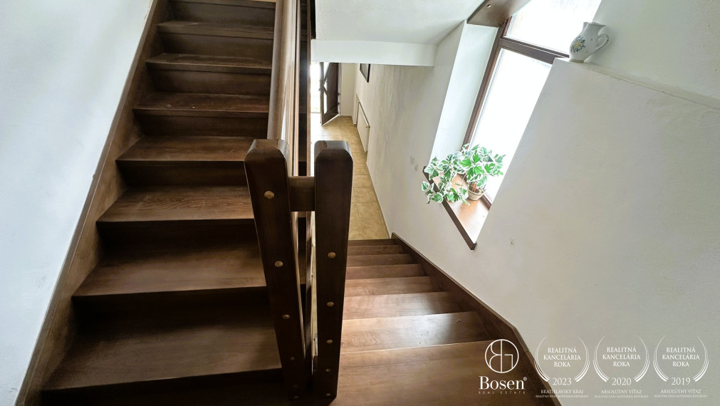 LOYALTERS | Veľký rodinný dom s garážou Rudno nad Hronom