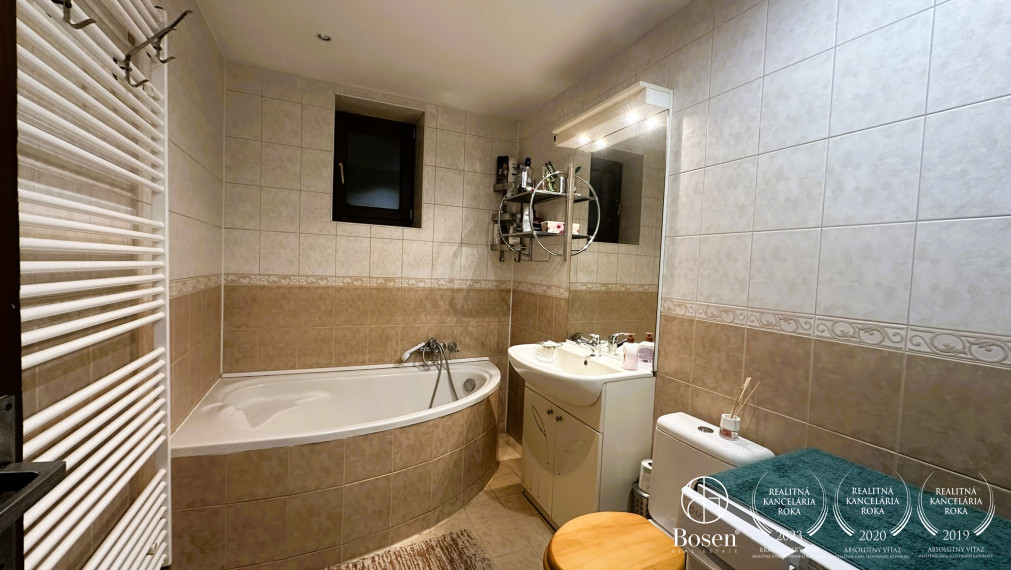 LOYALTERS | Veľký rodinný dom s garážou Rudno nad Hronom