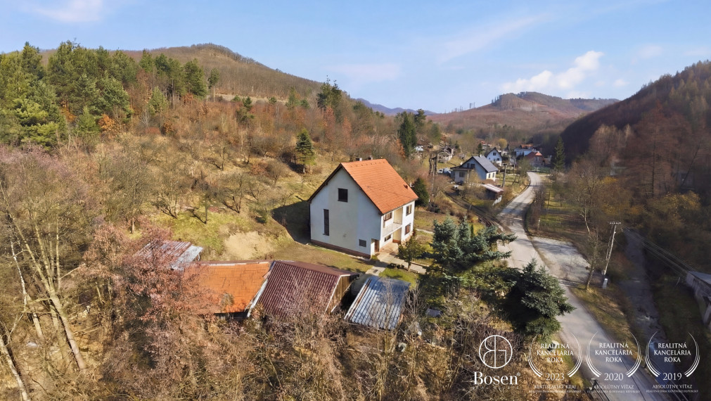 LOYALTERS | Veľký rodinný dom s garážou Rudno nad Hronom