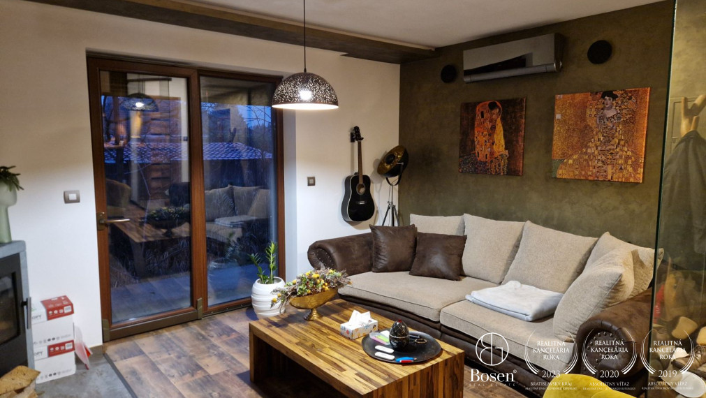 BOSEN | Rodinný dom so súkromným jazerom a bazénom v Trstenej na Ostrove