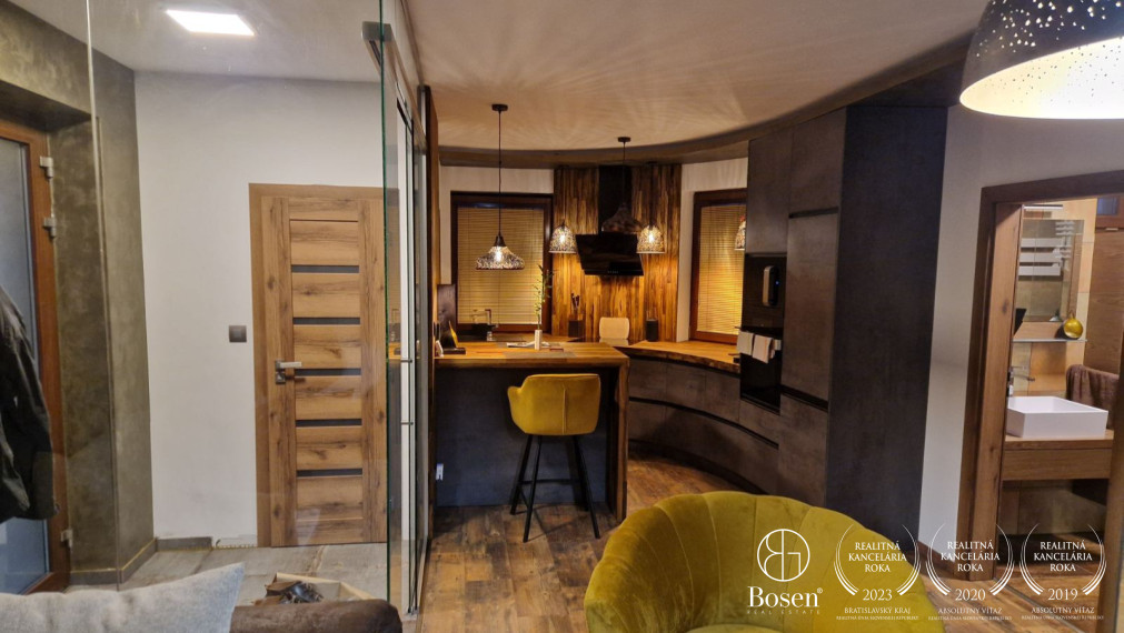 BOSEN | Rodinný dom so súkromným jazerom a bazénom v Trstenej na Ostrove