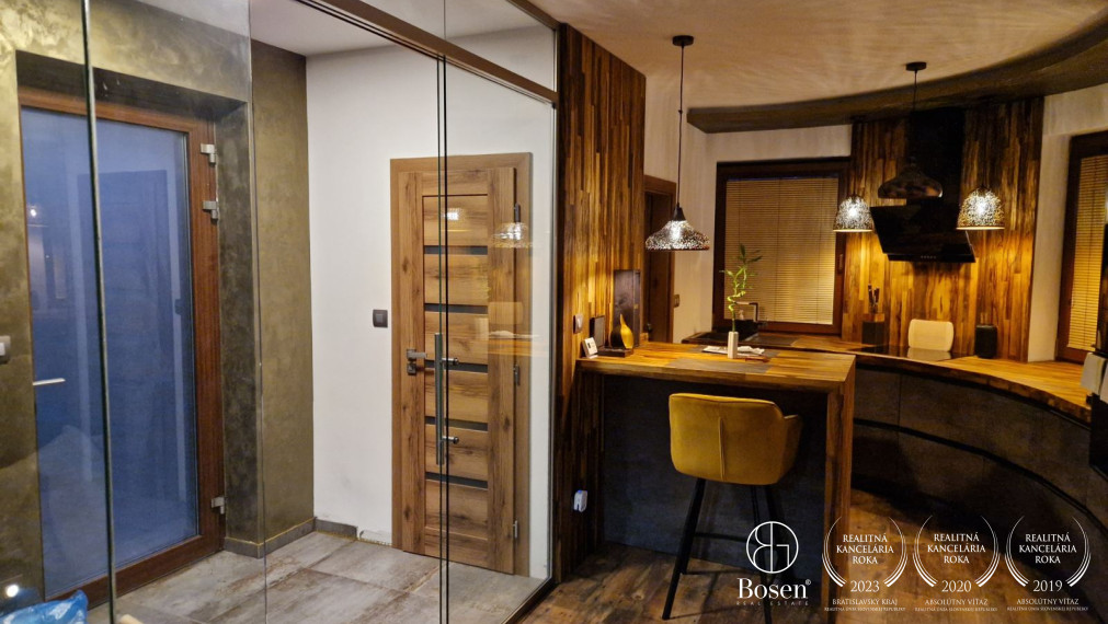 BOSEN | Rodinný dom so súkromným jazerom a bazénom v Trstenej na Ostrove