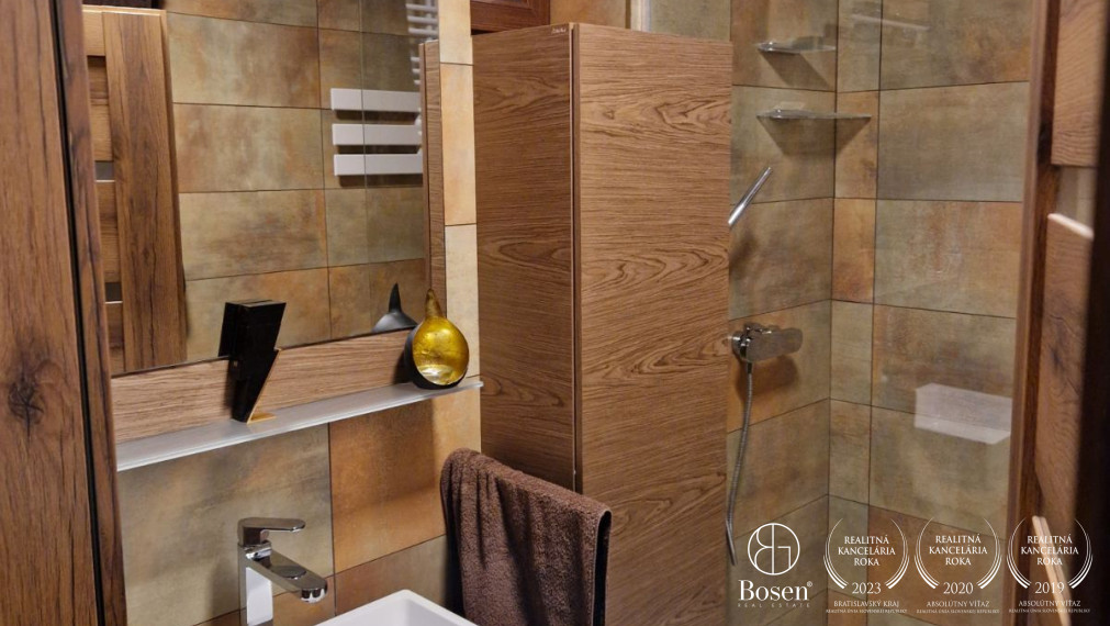 BOSEN | Rodinný dom so súkromným jazerom a bazénom v Trstenej na Ostrove